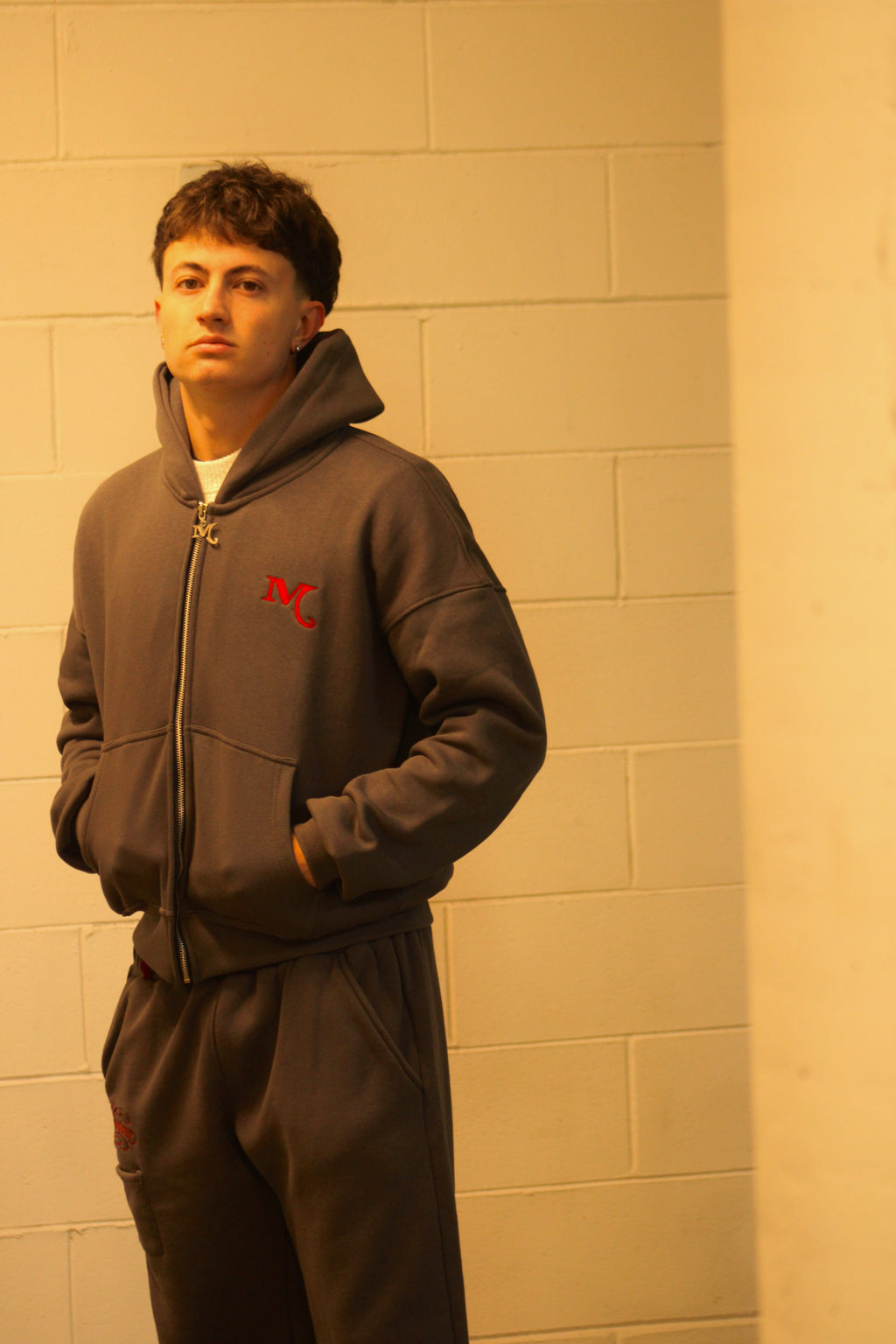 mnerva "ESSENTIAL" zip hoodie