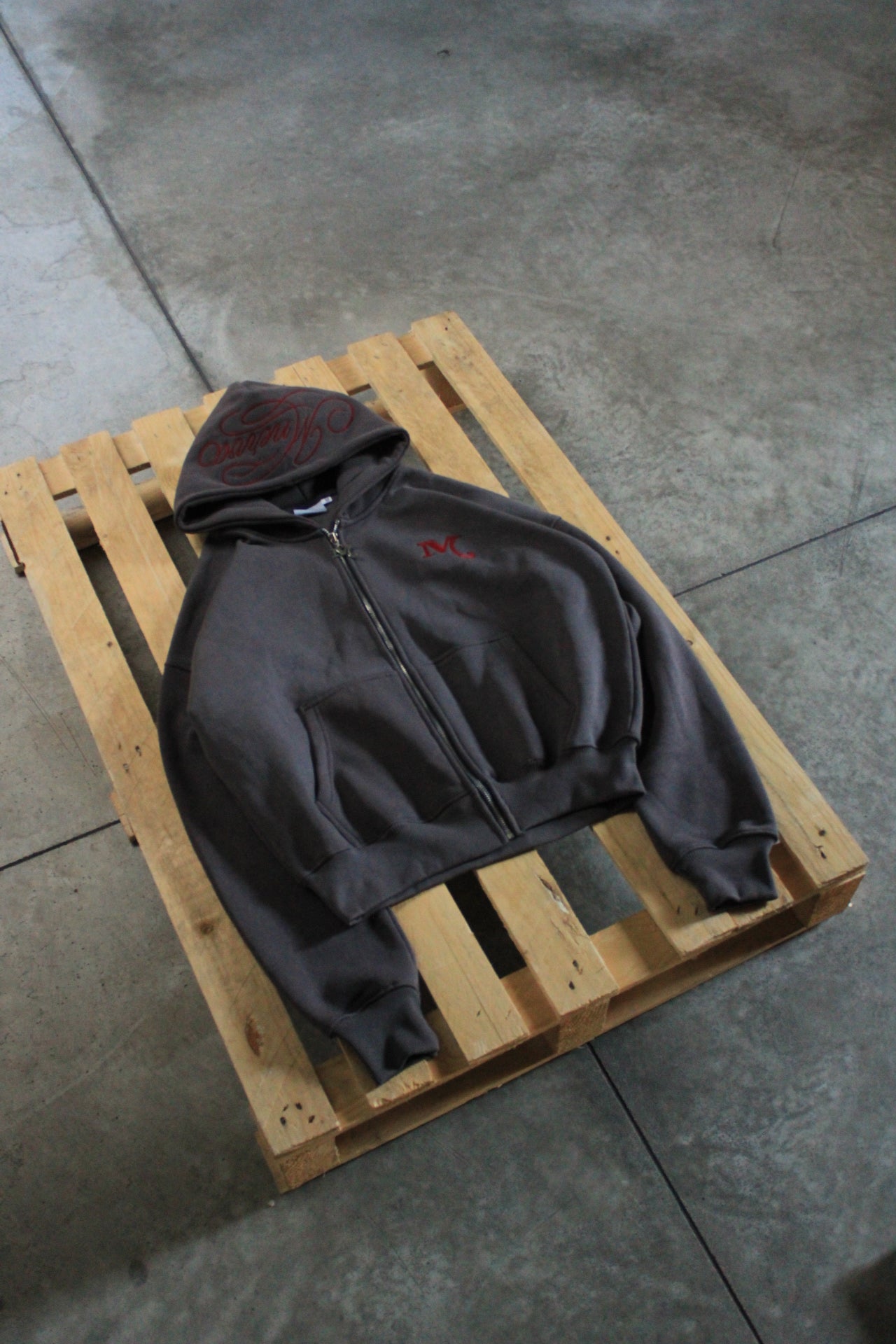 mnerva "ESSENTIAL" zip hoodie
